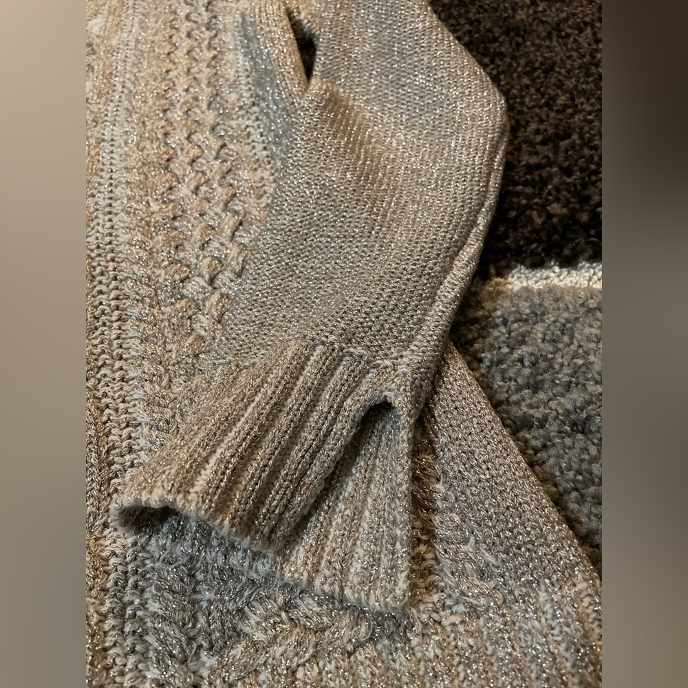 BCBG Max Azaria Women’s Cold Shoulder Metallic Cable Knit L/S Sweater-XS-EUC - Picture 13 of 16